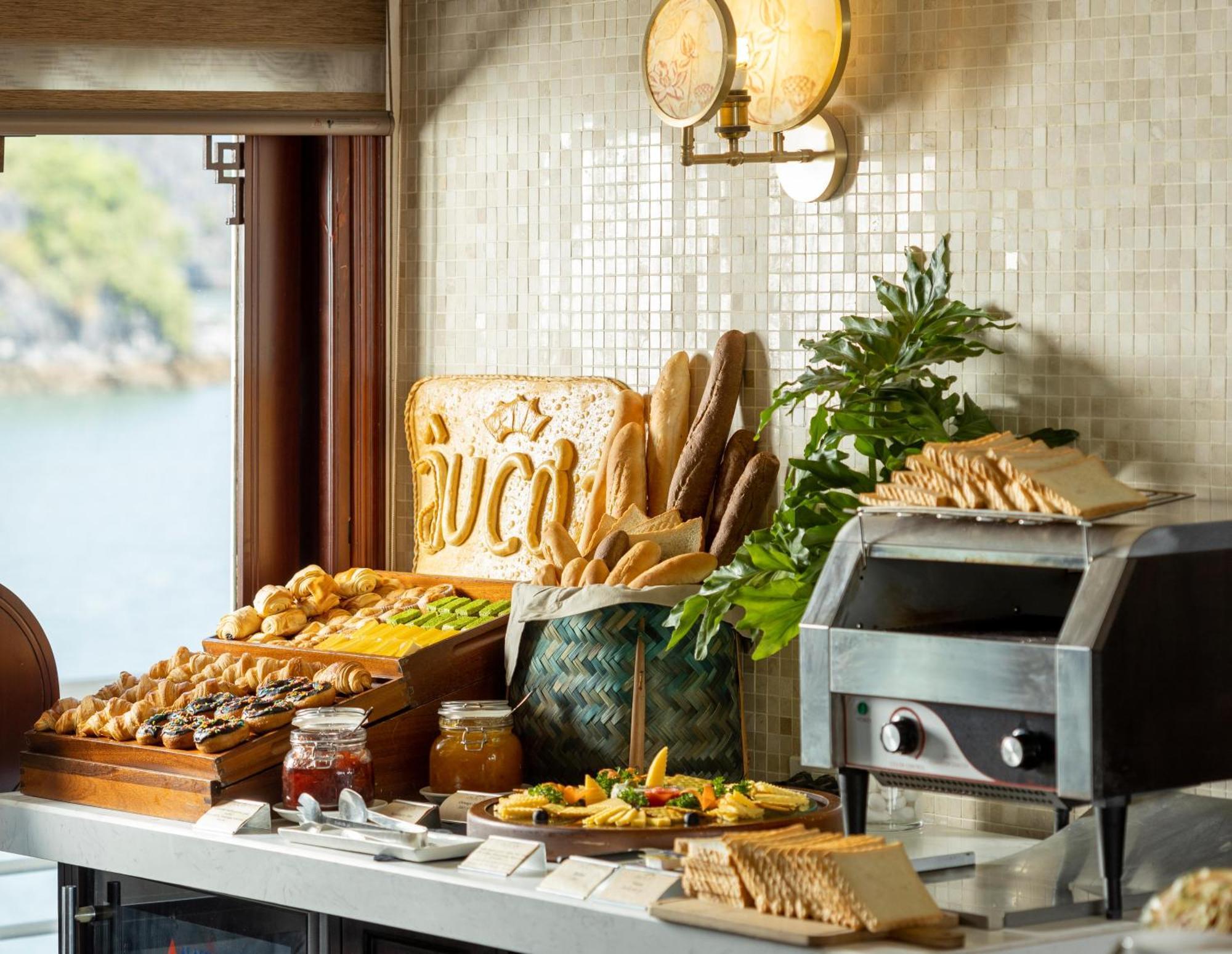 The Au Co Cruise - Managed By Bhaya Cruise Ξενοδοχείο Χα Λονγκ Εξωτερικό φωτογραφία